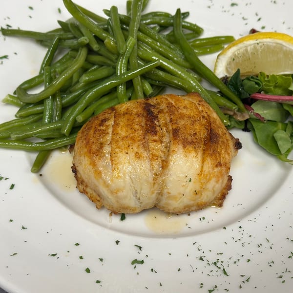 Happy Days Finer Diner's grilled chicken breast with green beans, a side salad, and lemon.